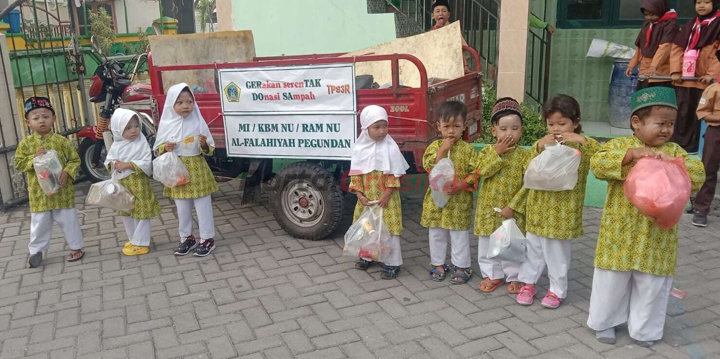 Program Gerakan Serentak Donasi Sampah yang digagas Pemerintah Desa Pegundan, Kecamatan Bungah, Kabupaten Gresik