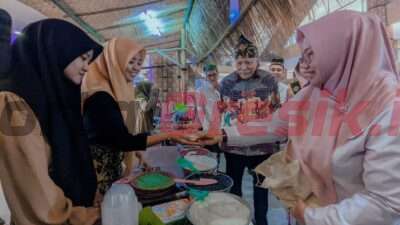 Wakil Bupati Aminatun Habibah, saat berkunjung ke Pasar Djadoel Grissee di Atrium Gressmall, Rabu (09/08/2023).