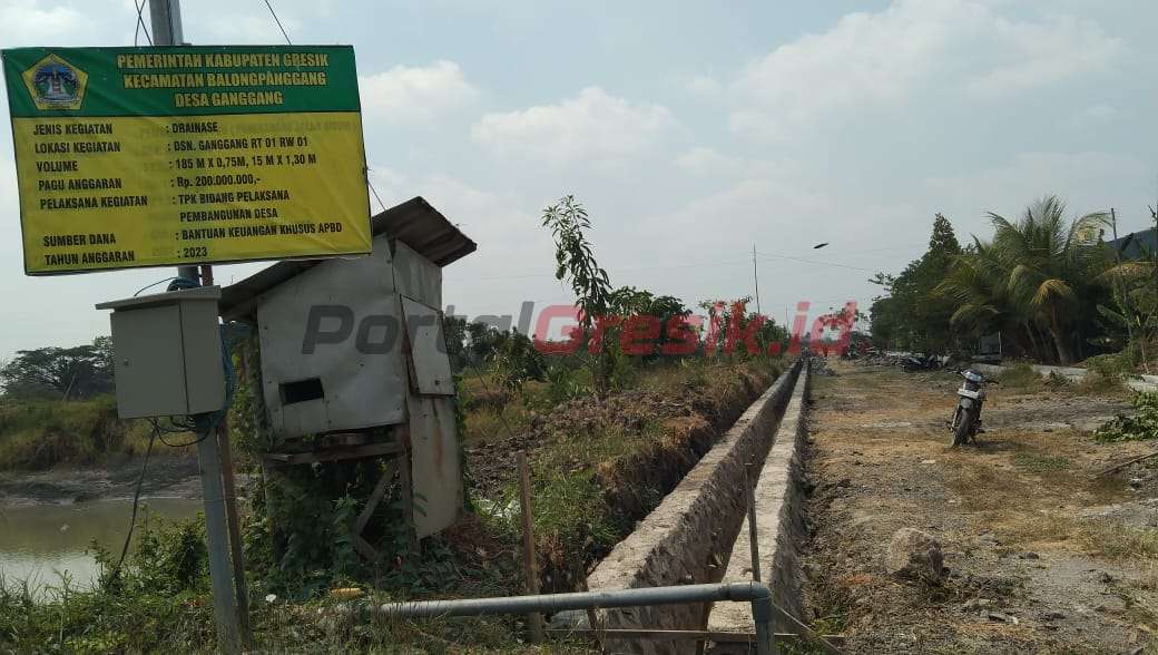 Bangunan drainase di Dusun Ganggang Desa Ganggang, Kecamatan Balongpanggang Gresik