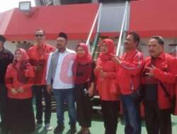 Berkerjasama Dengan RS Apung Malahayati, DPC PDI Perjuangan Gresik Gelar Pengobatan dan Pembagian Sembako Gratis