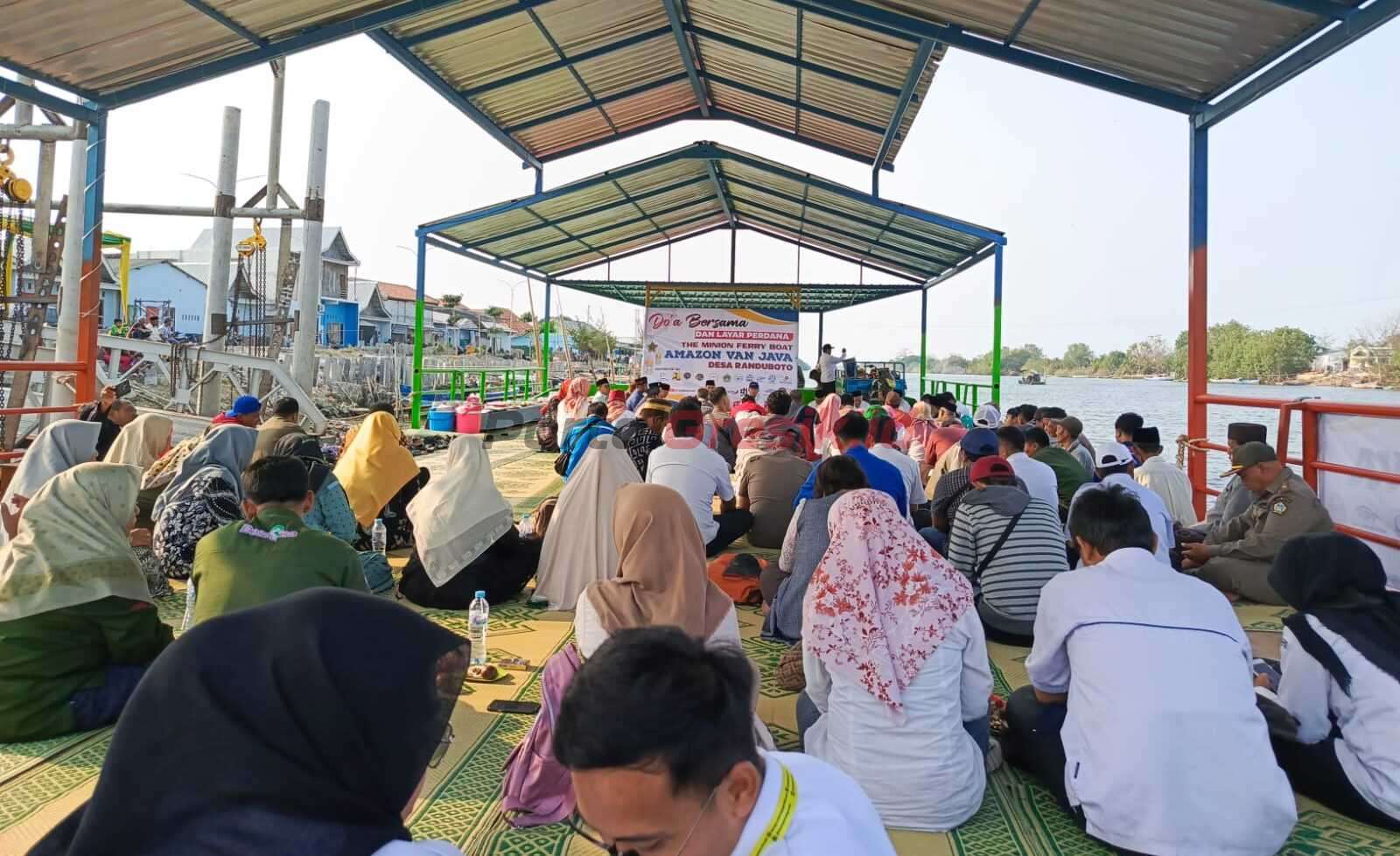 Doa bersama Layar perdana kapal barang The Minion Ferry Boat Amazon Van Java, Rabu (20/9/2023).