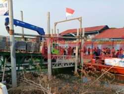 Efisiensi Ongkos Angkut, Desa Randuboto Luncurkan Kapal Penyebrangan Mobil dan Truk Lintasi Sungai Bengawan Solo