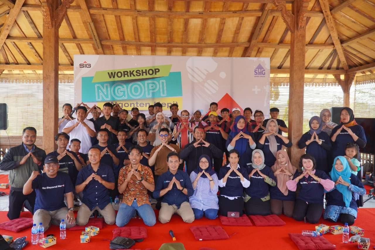 SIG mengajak masyarakat Kabupaten Rembang, Jawa Tengah untuk bijak mengekspresikan diri di media sosial melalui Workshop Media Sosial bertajuk Ngopi (Ngonten Hepi) Bareng SIG di Joglo Tani Semen Gresik Pabrik Rembang, Jawa Tengah, pada Rabu (6/9/2023).