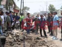 Sidak Proyek Pelebaran Jalan Raya Cerme Metatu, Komisi III DPRD Gresik Ingatkan Pengerjaan Harus Selesai Tepat Waktu
