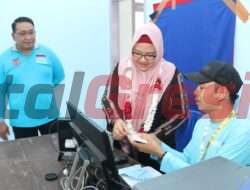 Gresik Satu Data, Dispendukcapil Kabupaten Gresik Jemput Bola Layanan Adminduk Hingga Ke Pulau Bawean