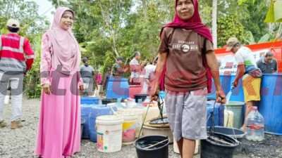 Ringankan Beban Masyarakat Akibat Dampak Kemarau Panjang, SIG Salurkan 906 Ribu Liter Air Bersih