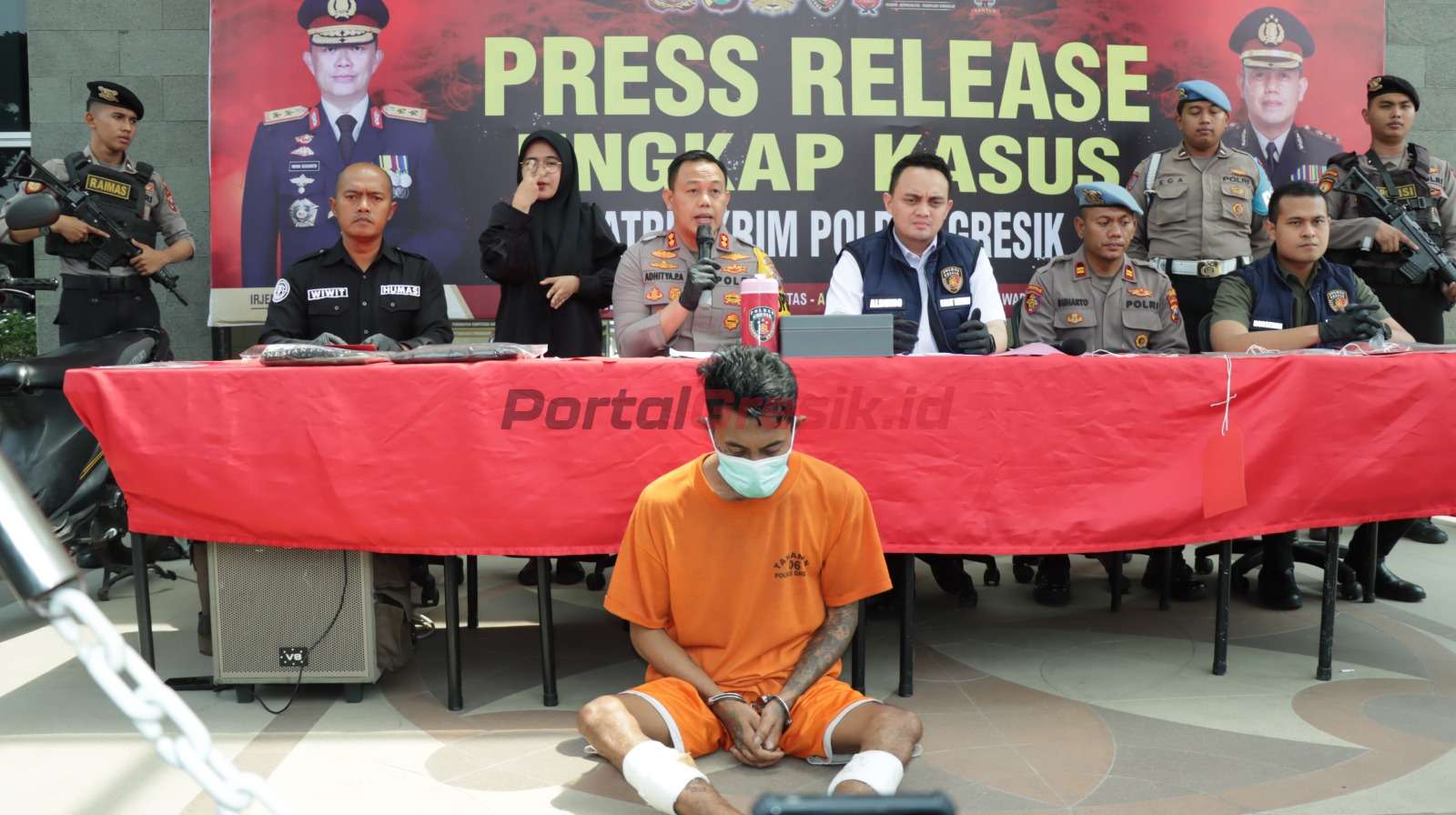 Pelaku jambret saat di amankan oleh Polres Gresik
