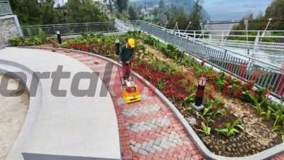 Aplikasikan Porous Paving Estetis Ramah Lingkungan, SIG Percantik Area Jembatan Kaca Seruni Point, Gunung Bromo