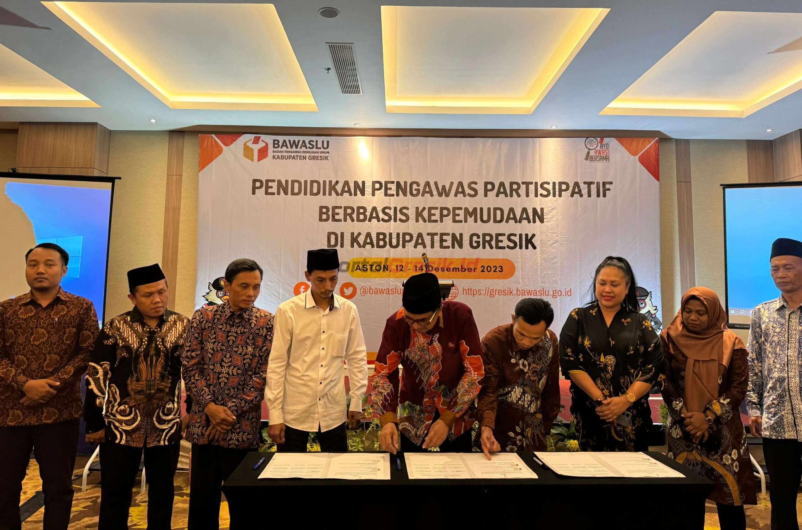 Penandatanganan kerjasama dilakukan pada pembukaan Pendidikan Pengawasan Partisipatif Selasa (12/12/2023) di Aston Hotel Gresik.