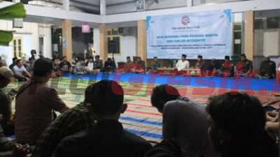 Ratusan Pekerja Santri Doa Bersama Songsong Progres PT Freeport Indonesia KEK JIIPE Manyar Gresik di Pendopo Kecamatan Bungah, Kabupaten Gresik, Minggu (24/12/2023).