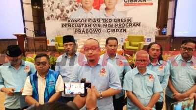 Tim Kampanye Daerah (TKD) Prabowo – Gibran di Kabupaten Gresik menggelar rapat konsolidasi bertajuk ‘Penguatan Visi Misi Program Prabowo Gibran’ di Hotel Horison GKB Gresik, Sabtu (9/12/2023)