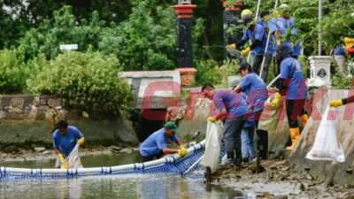 Aksi Bersih Sungai yang dilakukan pada empat titik Desa Banyuwangi