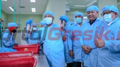 Terus Dorong Roda Perekonomian Warga Sidayu, Bupati Gresik Siapkan Unit Pengolahan Ikan Bandeng