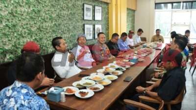 Kapolres Gresik, AKBP Adhitya Panji Anom silaturahmi bersama Ketua DPC SP/SB Gresik yang tergabung dalam SEKBER Gresik