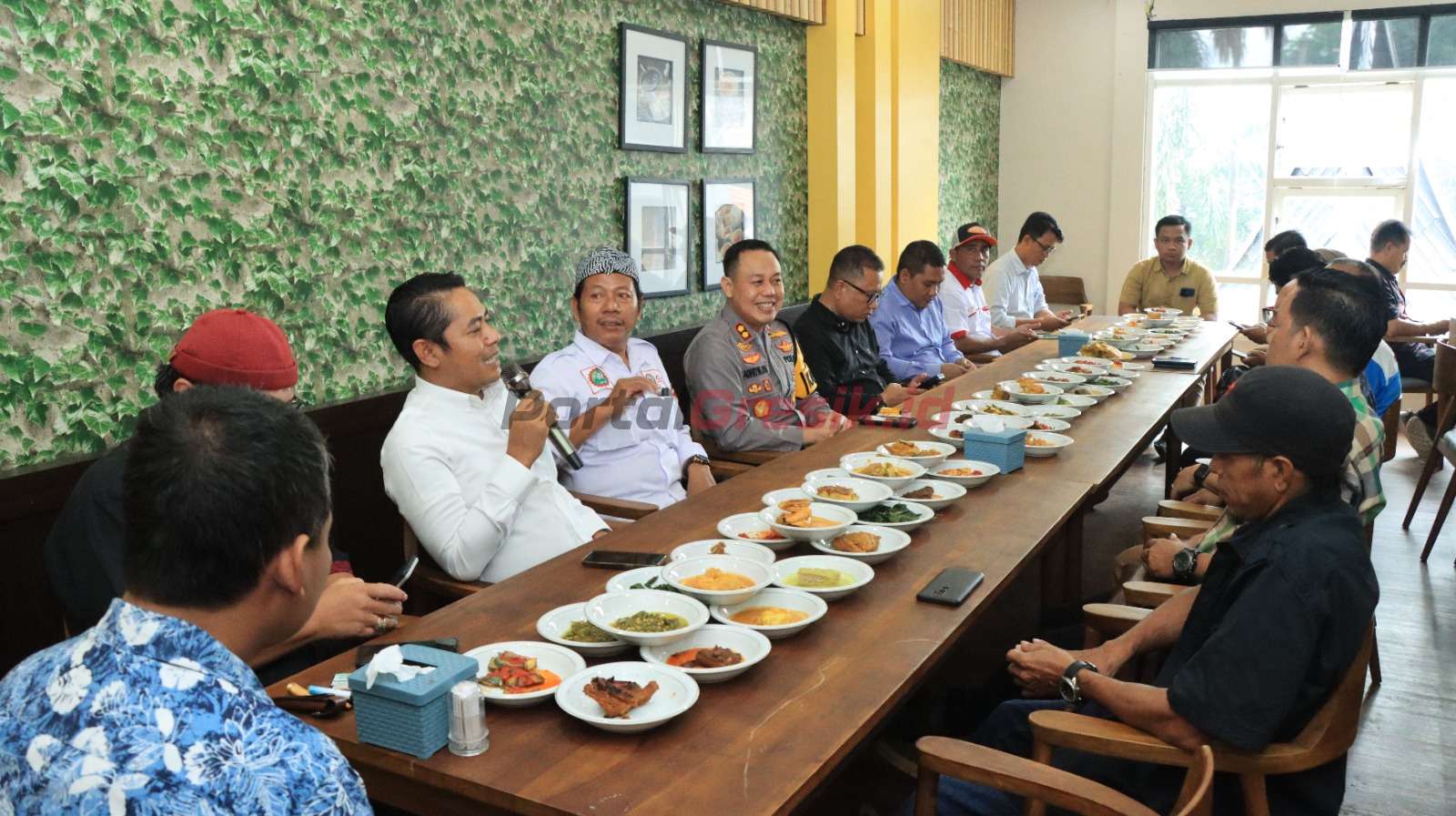 Kapolres Gresik, AKBP Adhitya Panji Anom silaturahmi bersama Ketua DPC SP/SB Gresik yang tergabung dalam SEKBER Gresik