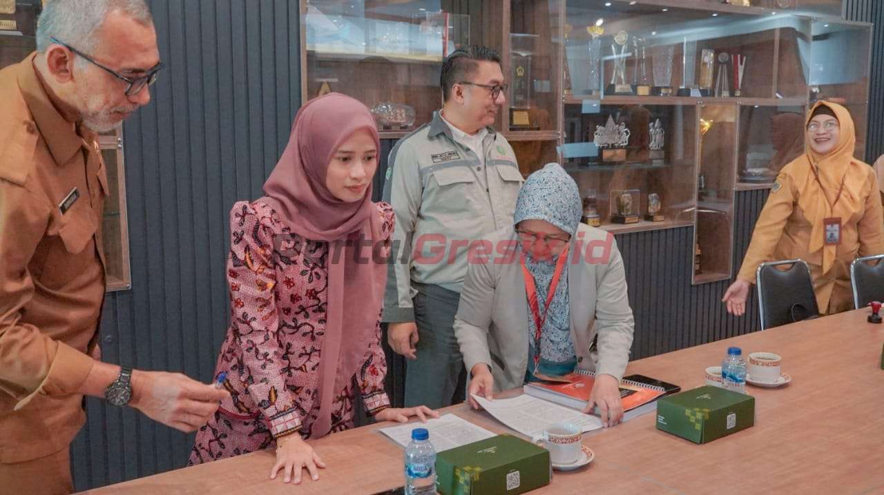 Penandatanganan MoU tersebut dilakukan Ketua Dekranasda Kabupaten Gresik Nurul Haromaini Ali Fandi Akhmad Yani dan Manager General Affairs PT Smelting, Indra SW Junor di Kantor PT Smelting, Senin (22/4/2024).