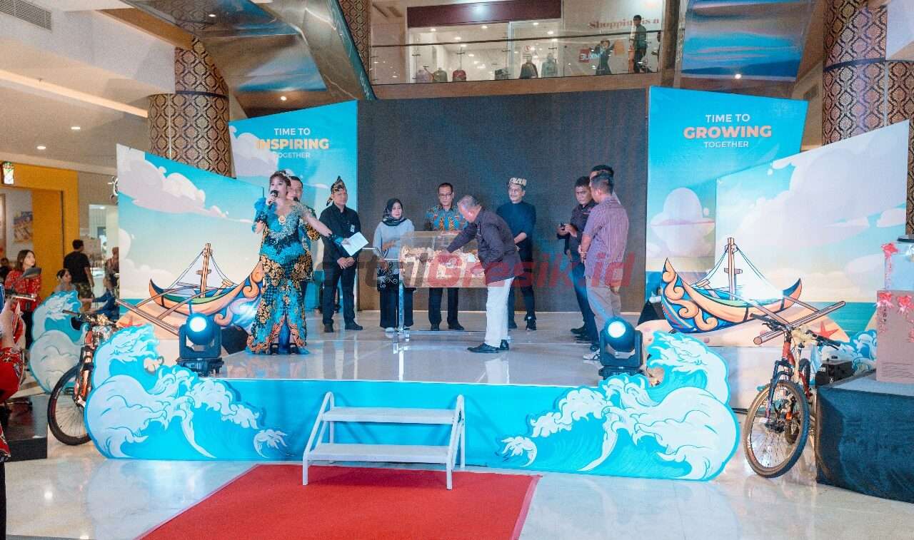 Pengambilan undian berhadiah bagi pengunjung Gressmall dalam rangka hari jadi ke 5 tahun Gressmall, Sabtu (27/04/2024).