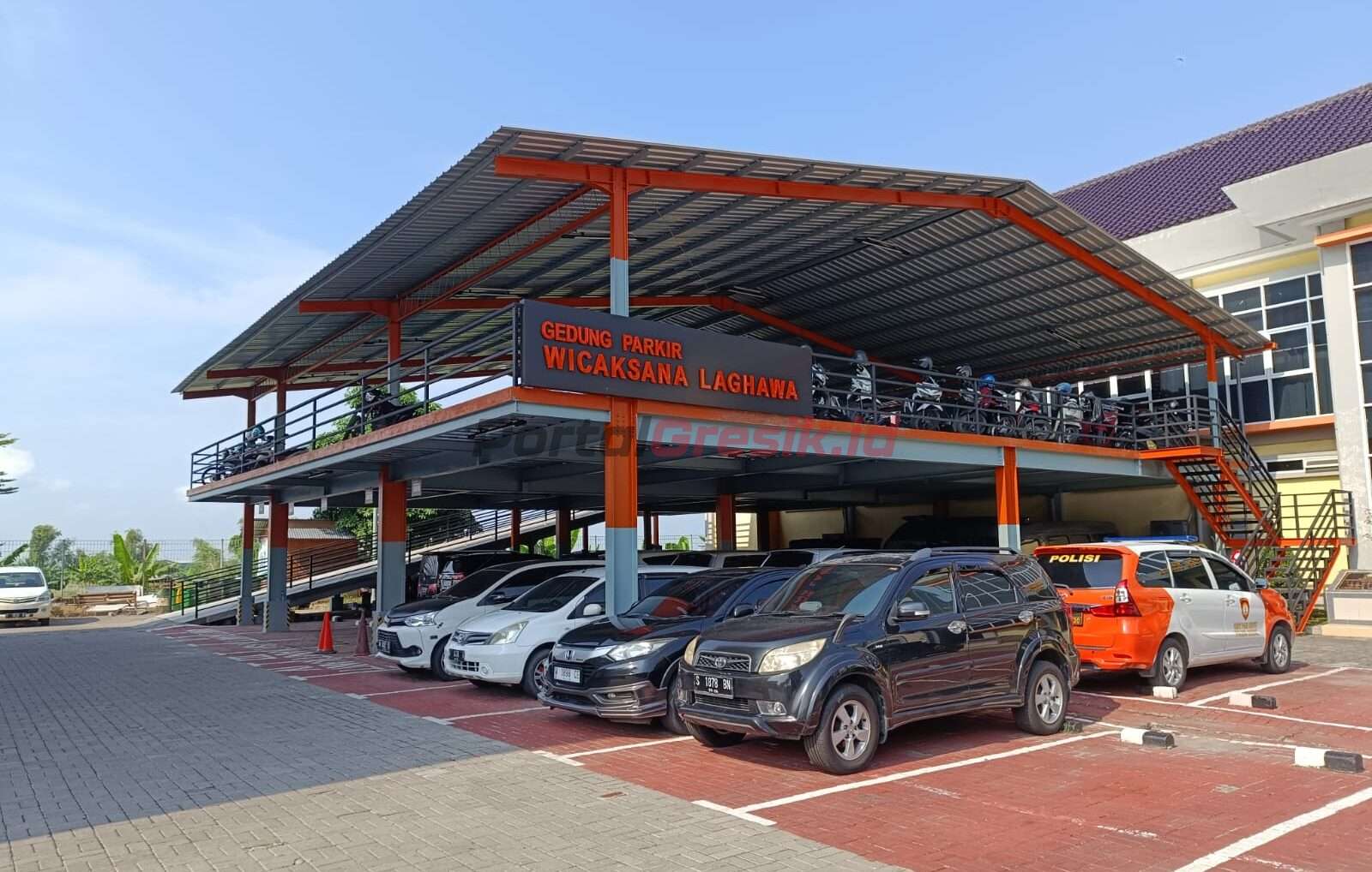 Warga bisa membawa kendaraannya dititipkan di Mapolres Gresik sebelum ditinggal mudik pada lebaran 2024.