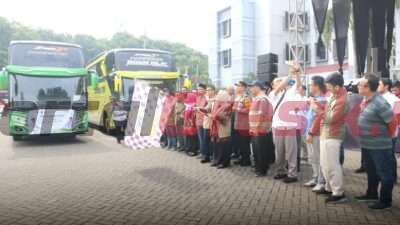 Pemkab Gresik Berangkatkan 18 Bus Untuk Mudik Gratis Bareng Gus Yani dan Bu Min