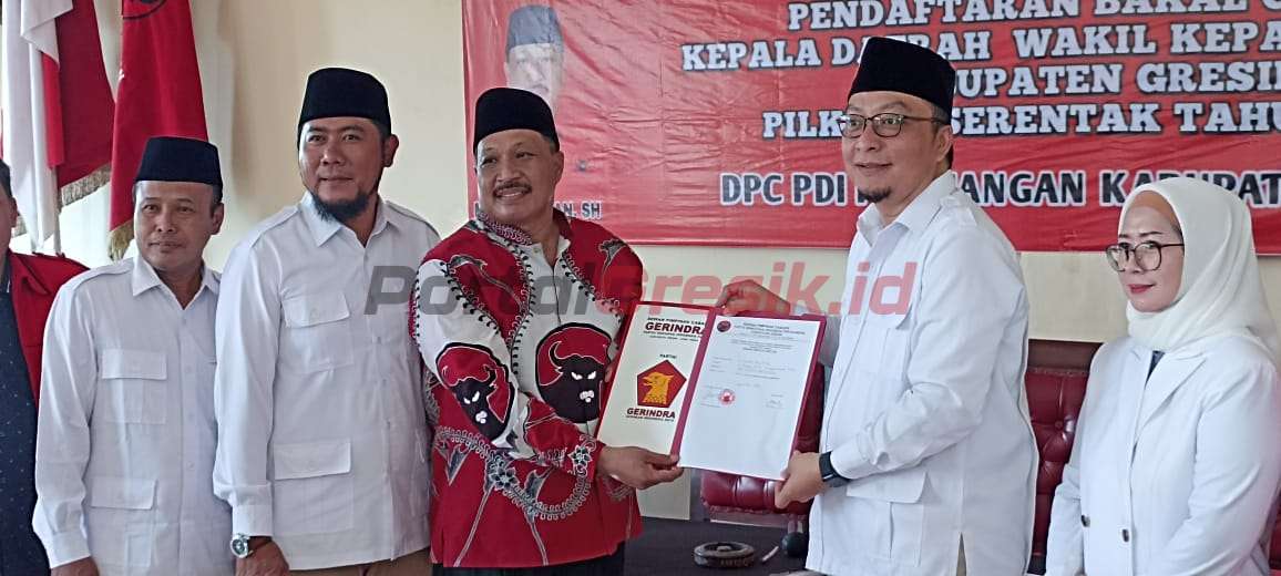 Ketua DPC Partai Gerindra Kabupaten Gresik dr. Asluchul Alif saat daftarkan diri dalam penjaringan Cabup DPC Partai PDIP Gresik, Rabu (1/05/2024).