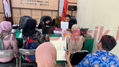 Proses pendaftaran Panitia Pengawas Kelurahan Desa (PKD) di kantor Bawaslu Gresik