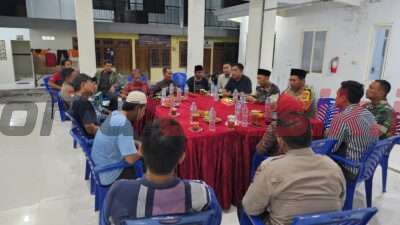 Mediasi atas kejadian penghentian kegiatan ibadah jemaat Kristiani (GPIB Benowo Surabaya) yang diadakan di Balai Desa Betiting pada Kamis, 9 Mei 2024 malam.