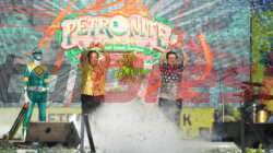Dirut PG, Dwi Satriyo Annurogo (kanan) bersama Komut PG, T. Nugroho Purwanto membuka acara PetroNite Fest 2024 dalam rangka HUT ke-52 Tahun PG di Gresik