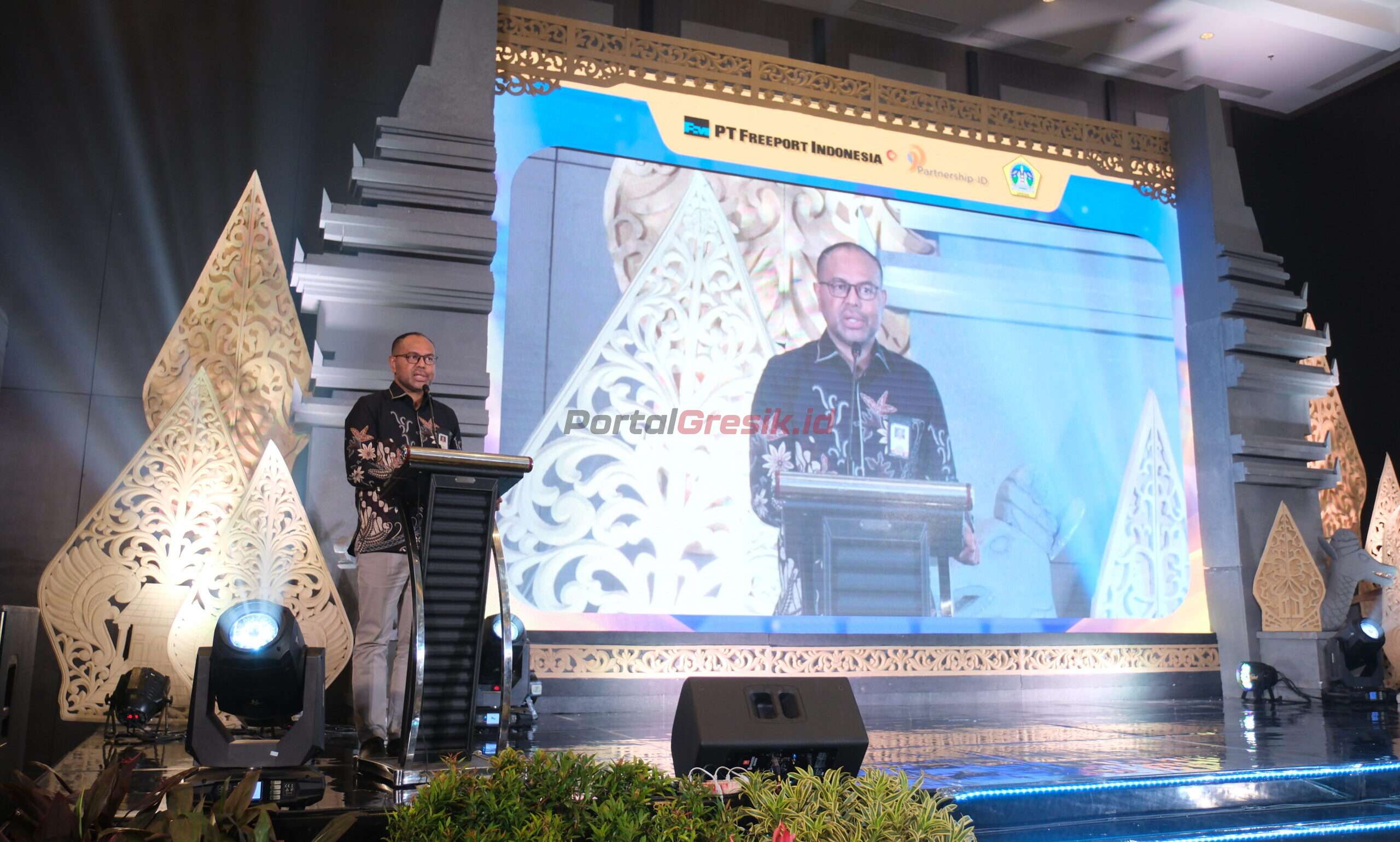 Direktur dan Executive Vice President Sustainable Development PTFI Claus Wamafma menyampaikan akan menyelaraskan program PTFI dengan RPJMD