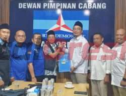 Pilkada Gresik 2024, DPD Demokrat Jatim Berikan Mandat Surat Tugas ke Bacabup Gresik Asluchul Alif