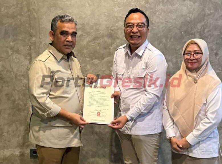 Surat tugas tersebut diserahkan langsung oleh Sekretaris Jenderal DPP Partai Gerindra Ahmad Muzani kepada dr. Alif didampingi Sekretaris DPC Partai Gerindra Nur Saidah di Jakarta, Senin (22/7/2024).