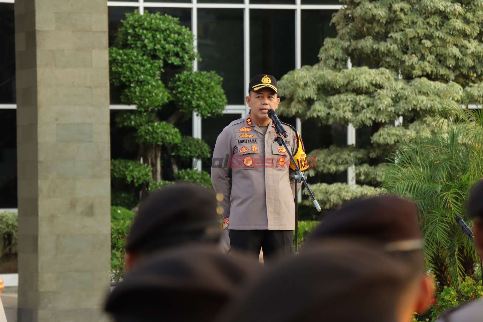 , Kapolres Gresik AKBP Adhitya Panji Anom menyampaikan pesan penting kepada seluruh personil Polres Gresik dan masyarakat Kabupaten Gresik terkait penggunaan medsos yang bertanggung jawab, Jumat(12072024)