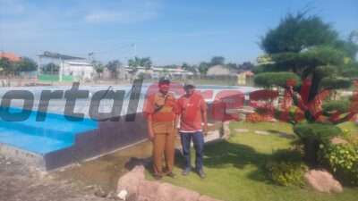 Kolam renang dan food-court yang dibangun Pemerintah Desa (Pemdes) Dapet Kecamatan Balongpanggang, Kabupaten Gresik, Jawa Timur