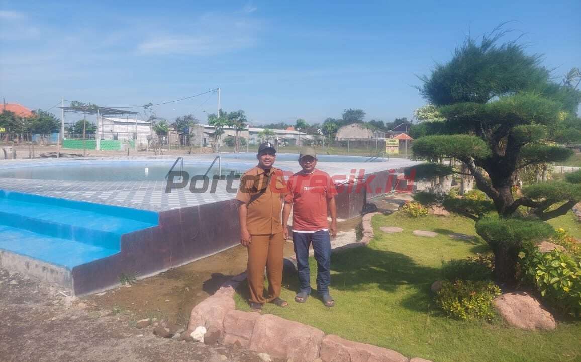 Kolam renang dan food-court yang dibangun Pemerintah Desa (Pemdes) Dapet Kecamatan Balongpanggang, Kabupaten Gresik, Jawa Timur