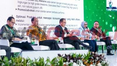 Direktur Operasi SIG Reni Wulandari (kedua kanan) saat memberikan paparan pada sesi talk show dengan topik Circular Approach to Accelerate Industrial Decarbonization dalam rangkaian acara Green Economy Expo 2024 yang diselenggarakan oleh Kementerian PPN/Bappenas di Jakarta Convention Center, Kamis (4/7/2024)