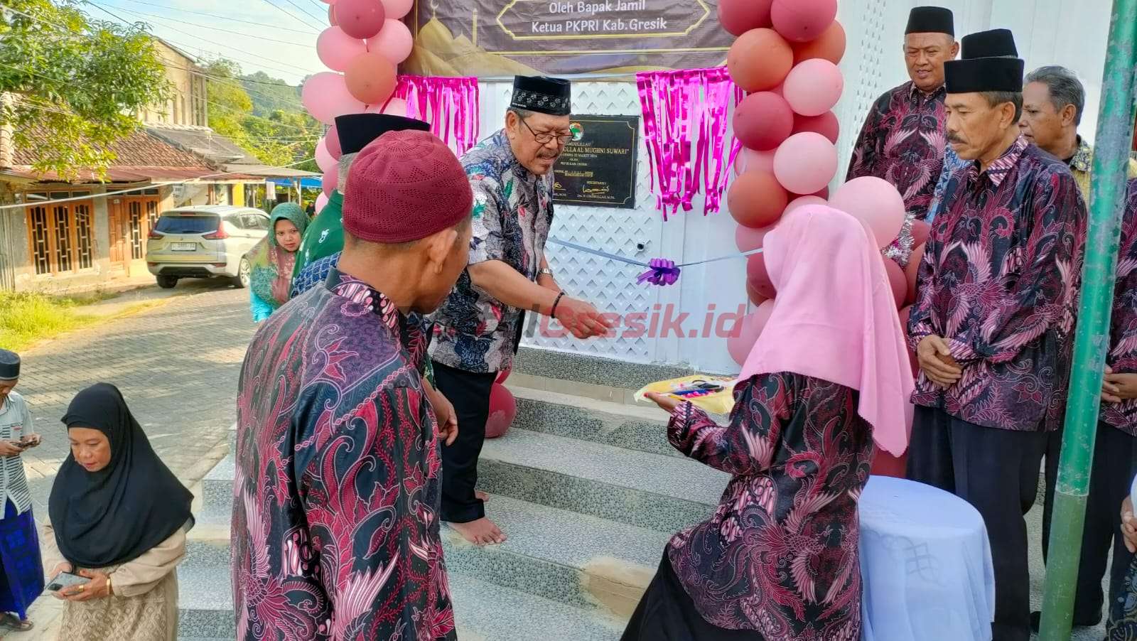 Pembangunan Mushollah Al Mughni Suwari, di Desa Suwari Kecamatan Sangkapura Bawean yang hancur akibat gempa beberapa bulan lalu.