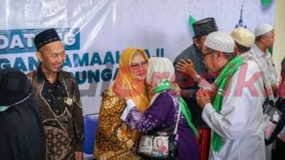 Sambut Kedatangan Jamaah Haji Asal KBIHU MWCNU Bungah, Ini Pesan Wakil Bupati Gresik