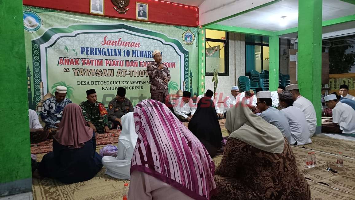 Pemerintah Desa (Pemdes) Betoyoguci Kecamatan Manyar, Kabupaten Gresik melalui Yayasan at-Thoybah kembali memberikan santunan pendidikan kepada anak yatim dan dhuafa, Rabu (17/7/2024).