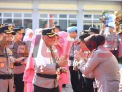 Ditandai Sertijab di Mapolda Jatim, AKBP Arief Kurniawan Jabat Kapolres Gresik Gantikan AKBP Adhitya Panji Anom