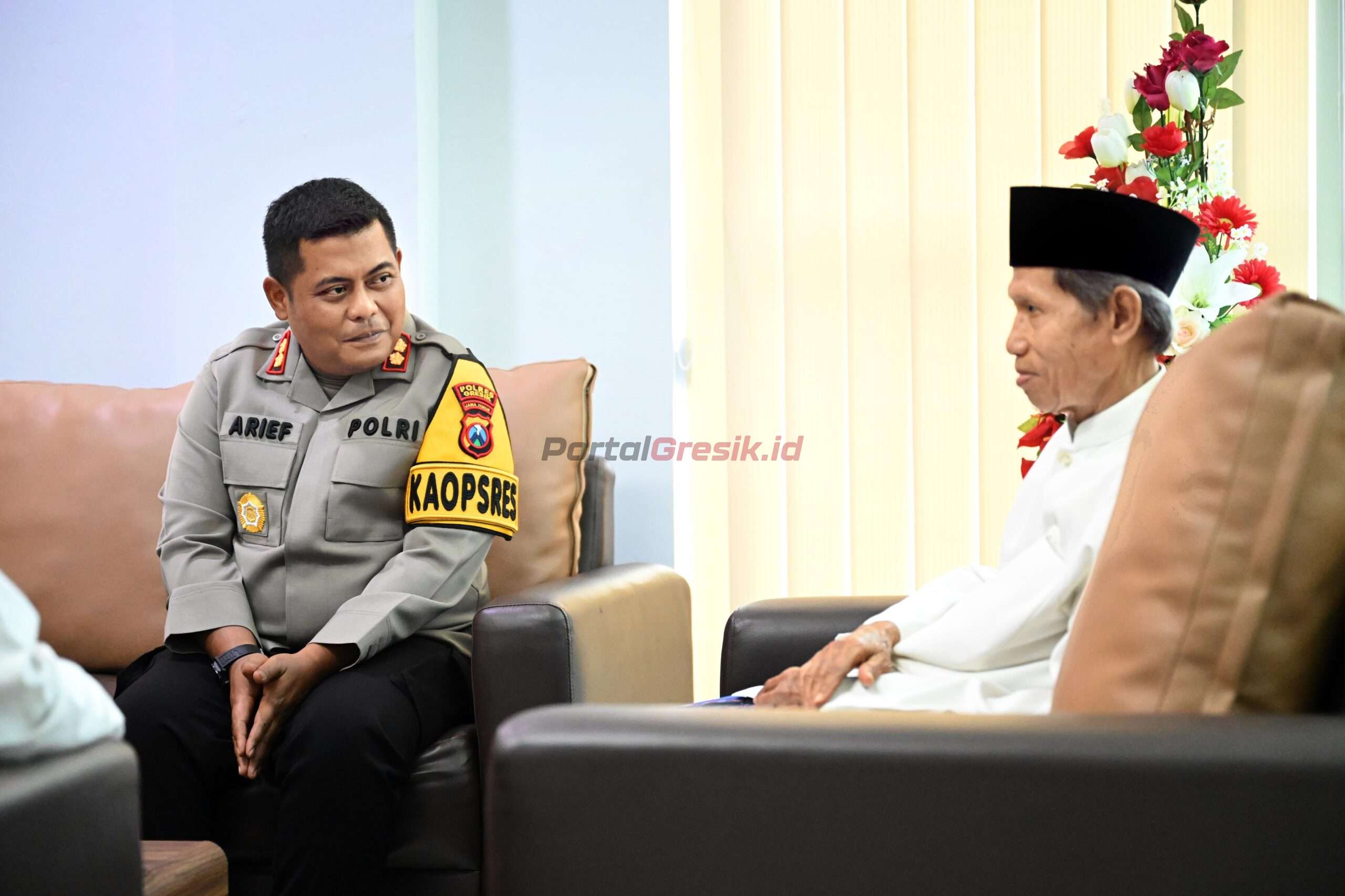 Minta dukungan dan doa dalam menjaga Kamtibmas khususnya di Kabupaten Gresik, Kapolres Gresik baru AKBP Arief Kurniawan, S.I.K. silaturahmi ke MUI Gresik, Kamis (25/07/2024).