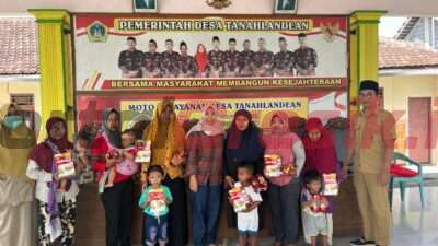 Tak hanya perbaikan infrastruktur, Pemerintah Desa Tanah Landean Kecamatan Balongpanggang Kabupaten Gresik berkomitmen dalam peningkatan kesehatan masyarakat.