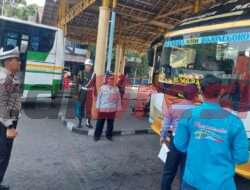 Ops Patuh Semeru 2024, Satlantas Gresik Gencarkan Himbauan Keselamatan Bagi Pengemudi Angkutan Umum