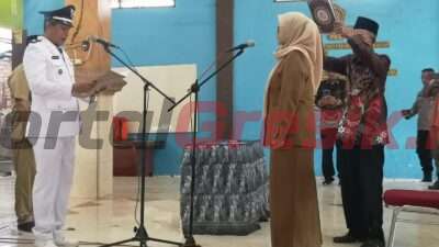 Lantik Kasun Baru, Kades Kepatihan Menganti : Harus Bisa Bersinergi Dengan Perangkat yang Lain