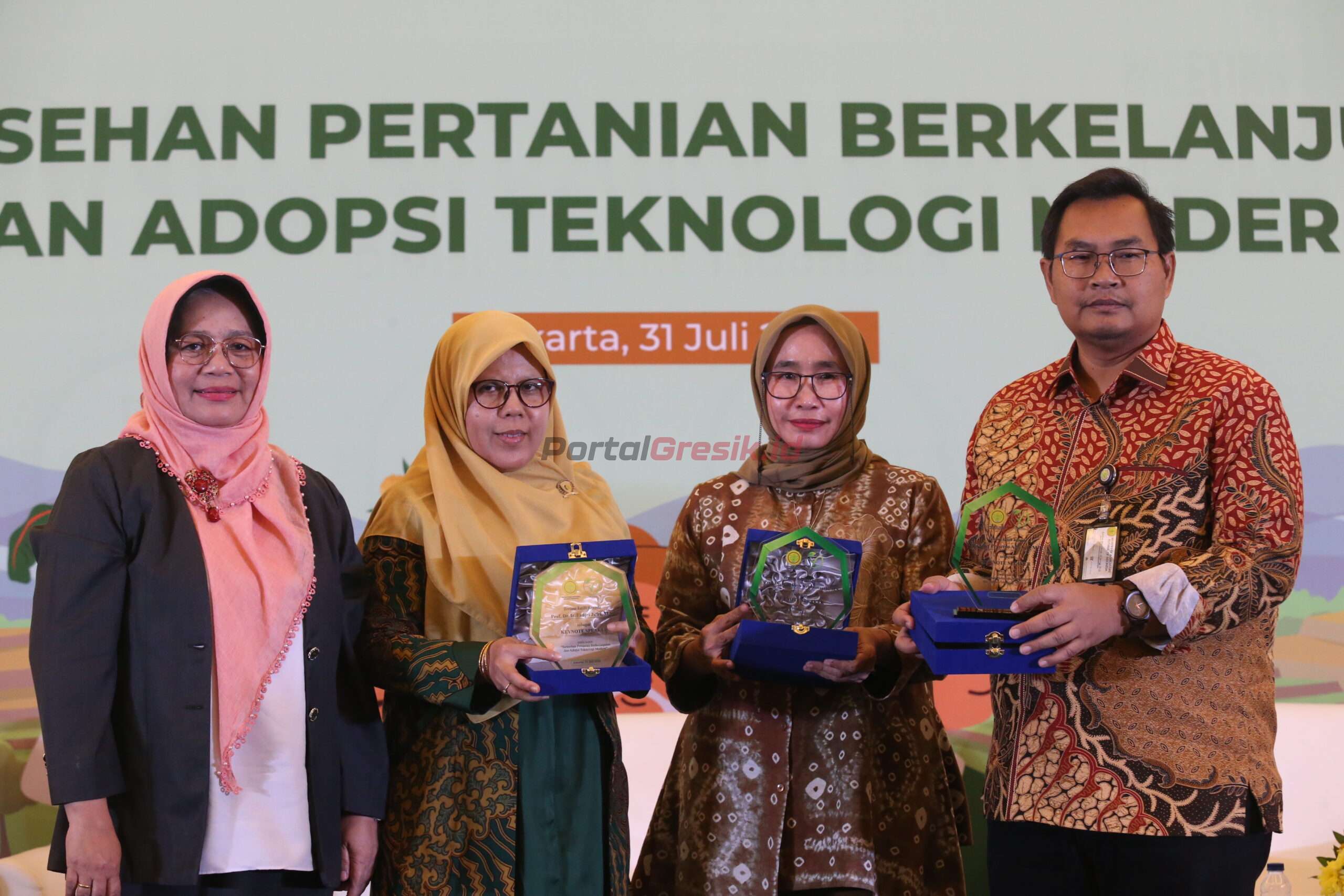 Konferensi Pers dan Sarasehan “Pertanian Berkelanjutan dan Adopsi Teknologi Modern”