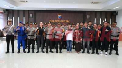 Kapolres Gresik AKBP Arief Kurniawan.,S.I.K. memimpin upacara pengukuhan pengurus Komite Olahraga Polri (KOP), Kamis (1/8/2024).