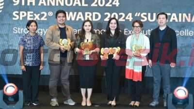 SVP Sustainability Office SIG, Johanna Daunan (kedua kanan) bersama penerima penghargaan pada ajang The 9th Annual SPEx2 Award 2024 di Four Seasons Hotel, Jakarta, pada Rabu (31/7/2024).