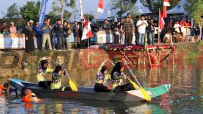Perebutkan Piala Bupati Gresik, Desa Gredek Kembali Gelar Lomba Dayung