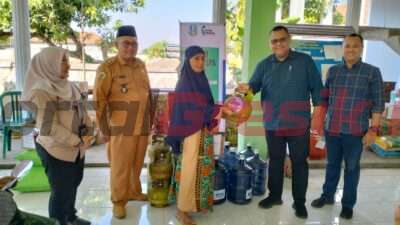 Dapat Program Jatim Puspa, Pemdes Mojopetung Salurkan Bantuan Modal Usaha
