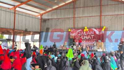 Kompak, Warga Desa Tanggulrejo Gresik Ikuti Jalan Sehat Kemerdekaan