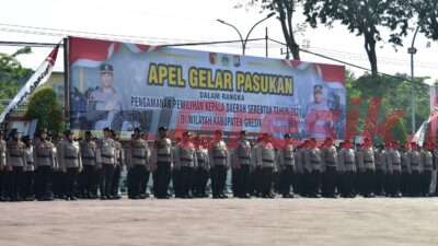 Apel Gelar pasukan Operasi Mantap Praja Semeru 2024 di halaman Mapolres Gresik. Senin (19/08/2024).