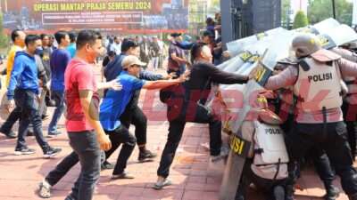 Jelang Pilkada Serentak, Polres Gresik Gelar Peragaan Sistem Pengamanan Kota